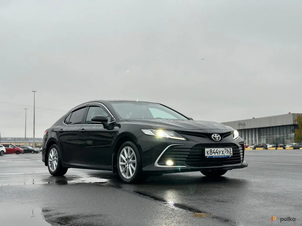 Возьмите Автомобиль Toyota Camry напрокат (Фото 1) в Санкт-Петербурге
