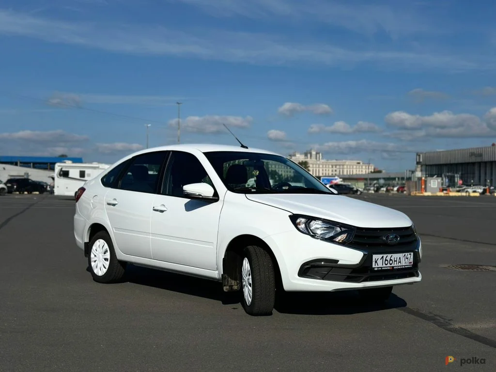 Возьмите Автомобиль Lada Granta напрокат (Фото 1) в Санкт-Петербурге