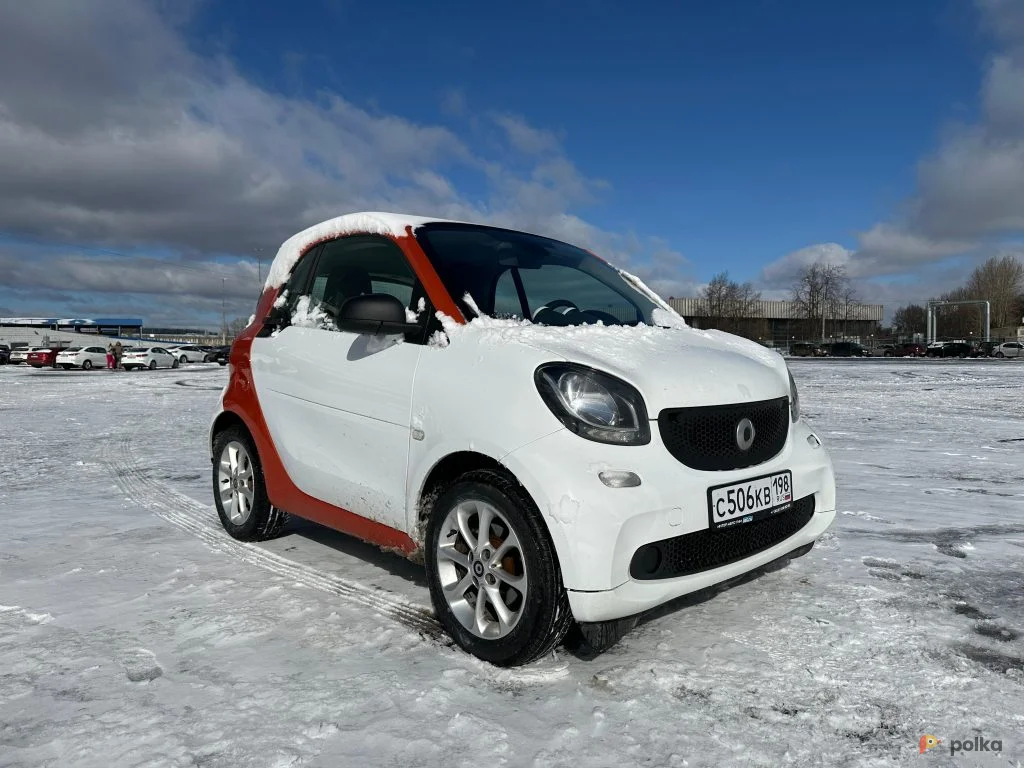 Возьмите Автомобиль Smart Fortwo напрокат (Фото 1) в Санкт-Петербурге