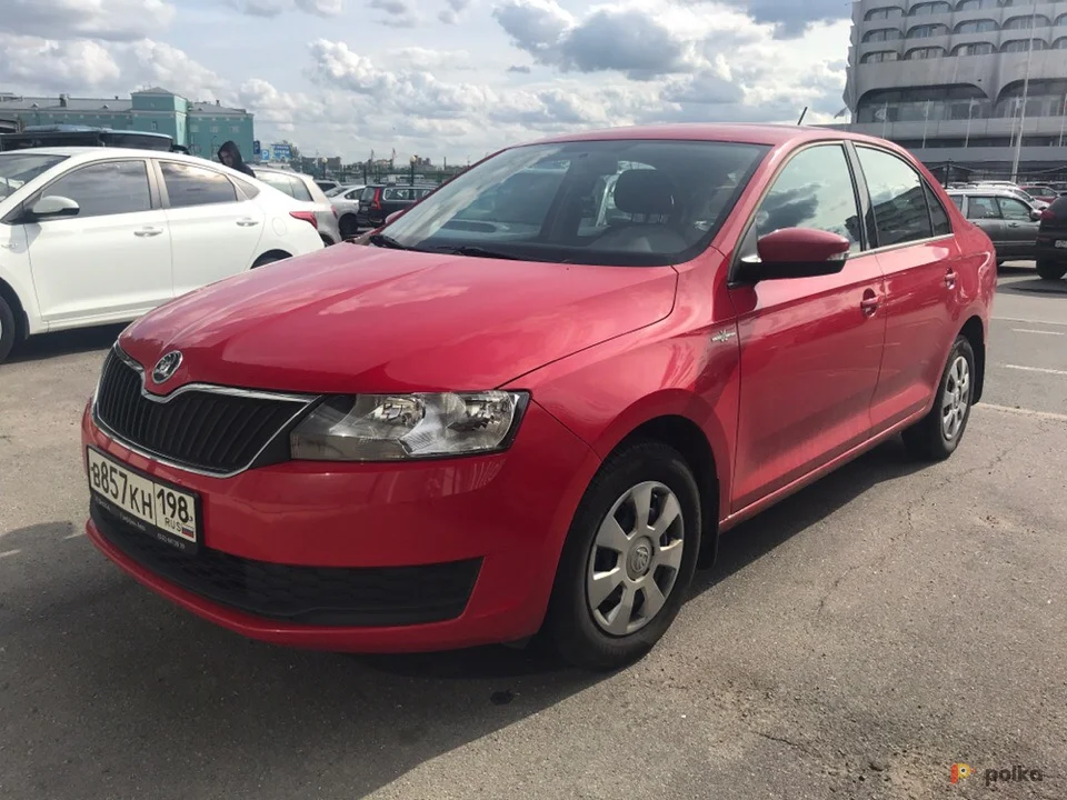 Возьмите Автомобиль Skoda Rapid МКПП напрокат (Фото 1) в Санкт-Петербурге
