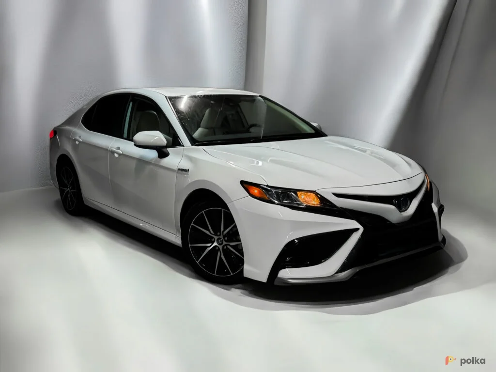 Возьмите Автомобиль Toyota Camry напрокат (Фото 1) в Санкт-Петербурге