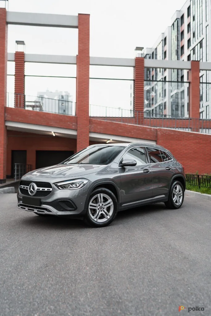 Возьмите Автомобиль Mercedes-Benz GLA напрокат (Фото 1) в Санкт-Петербурге