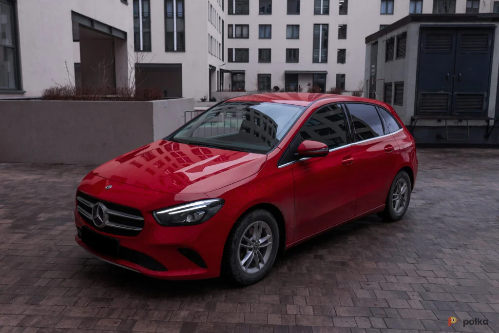 Возьмите Автомобиль Mercedes-Benz B-Class напрокат (Фото 1) в Санкт-Петербурге