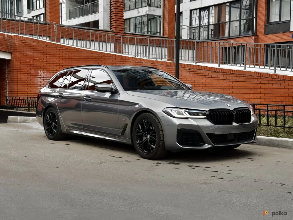 Возьмите Автомобиль BMW 520D Touring xDrive напрокат (Фото 1) в Санкт-Петербурге