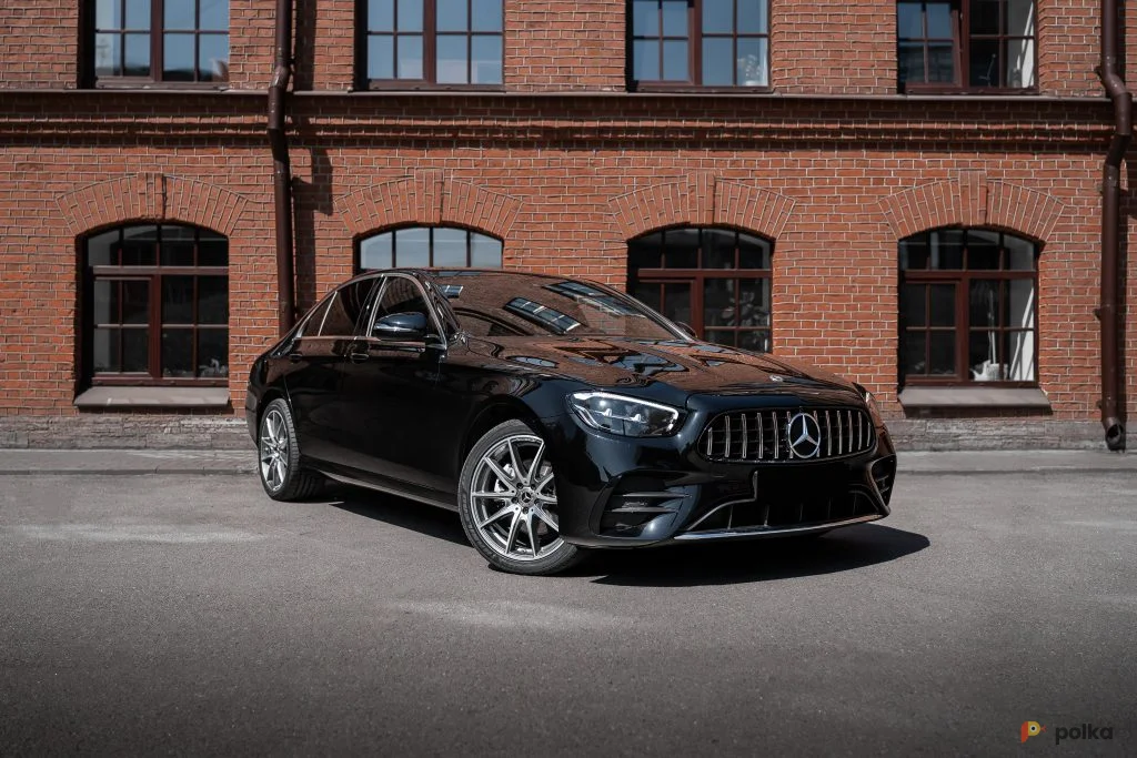 Возьмите Автомобиль Mercedes-Benz E-class e200 4 matic напрокат (Фото 1) в Санкт-Петербурге