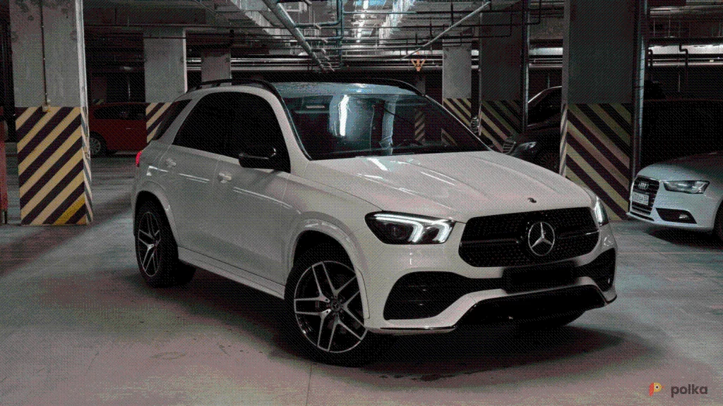Возьмите Автомобиль Mercedes-Benz GLE 350d  напрокат (Фото 1) в Санкт-Петербурге