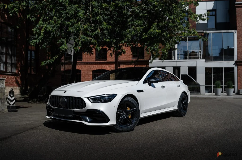 Возьмите Автомобиль Mercedes-Benz AMG GT 43 напрокат (Фото 1) в Санкт-Петербурге