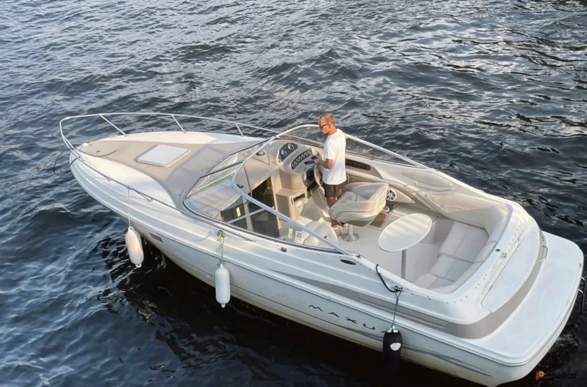 Возьмите Прогулочный катер MAXUM 2 300 напрокат (Фото 1) в Санкт-Петербурге