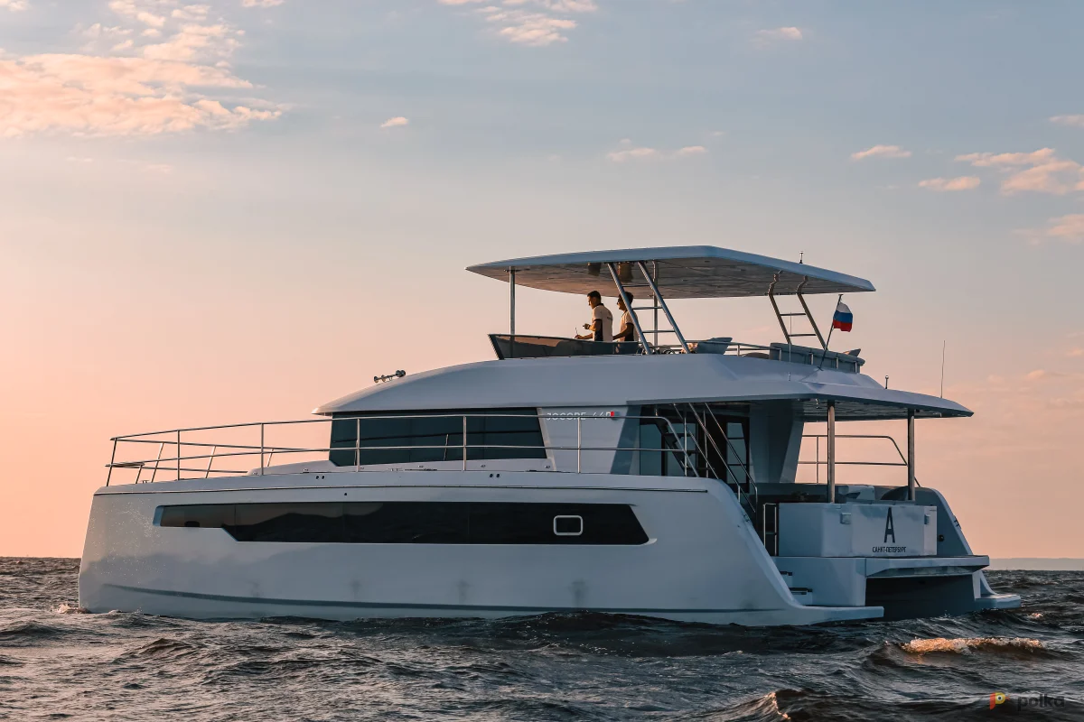 Возьмите Премиальная моторная яхта типа катамаран «JOCORE А напрокат (Фото 1) в Санкт-Петербурге