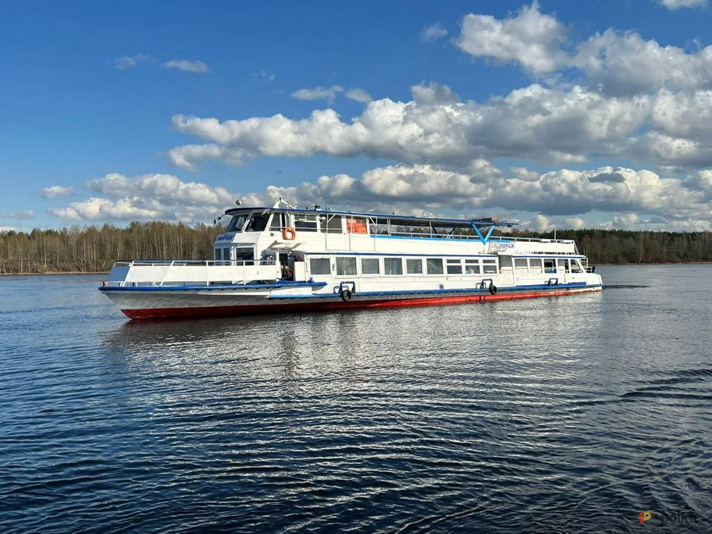 Возьмите Двухпалубный теплоход Мираж  напрокат (Фото 1) в Санкт-Петербурге