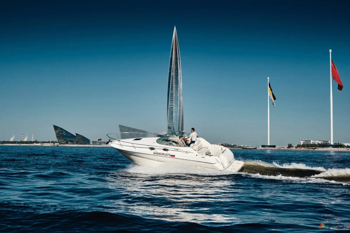Возьмите Катер Sea Ray 270 прогулочный с капитаном  напрокат (Фото 1) в Санкт-Петербурге
