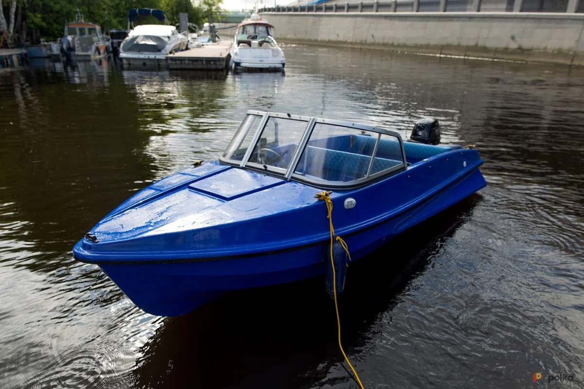 Возьмите катер без капитана «Быстрый» напрокат (Фото 1) в Санкт-Петербурге