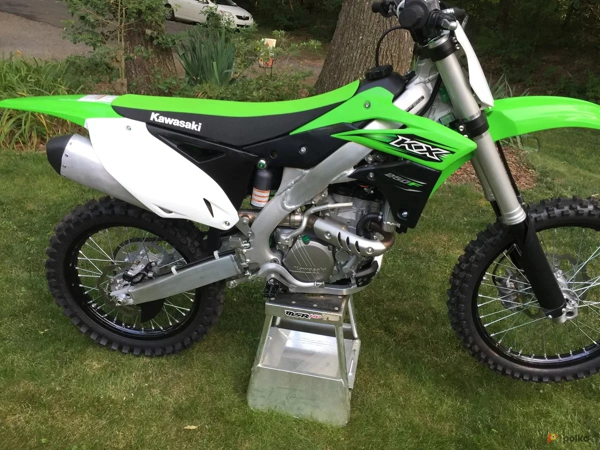 Возьмите KAWASAKI KX 250 F Мотоцикл кроссовый напрокат (Фото 1) в Санкт-Петербурге