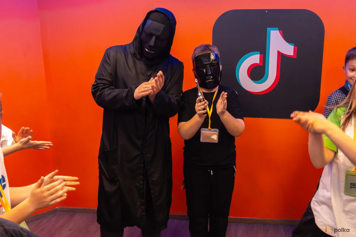 Возьмите Ведущий Игра в кальмара костюм напрокат (Фото 1) в Москве