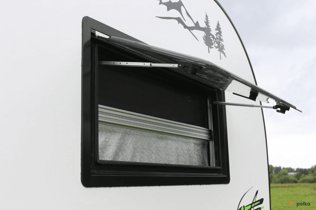 Возьмите Жилой 4-местный прицеп Тур-комфорт напрокат (Фото 1) в Санкт-Петербурге