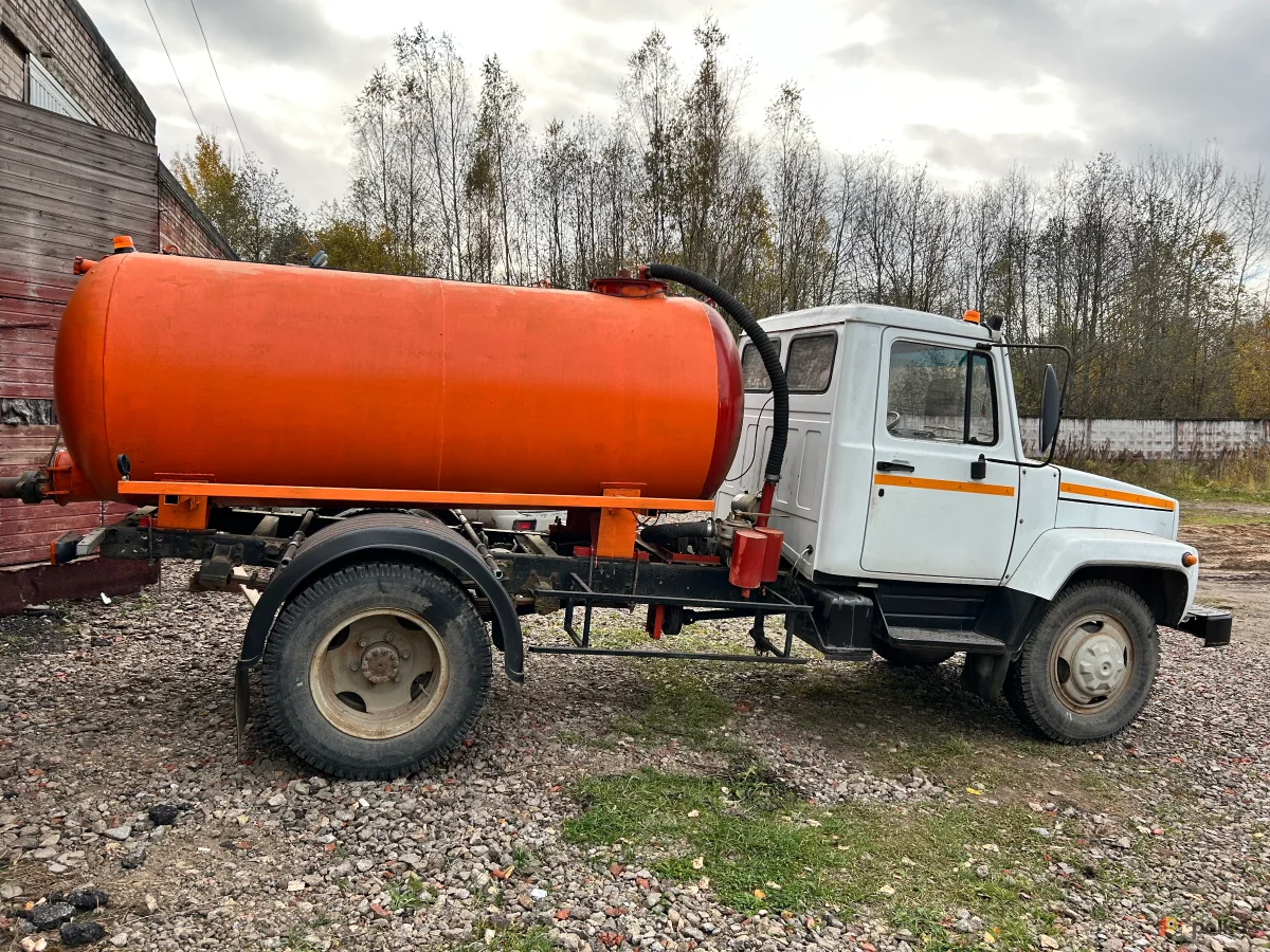 Возьмите Ассенизатор  напрокат (Фото 1) в Санкт-Петербурге