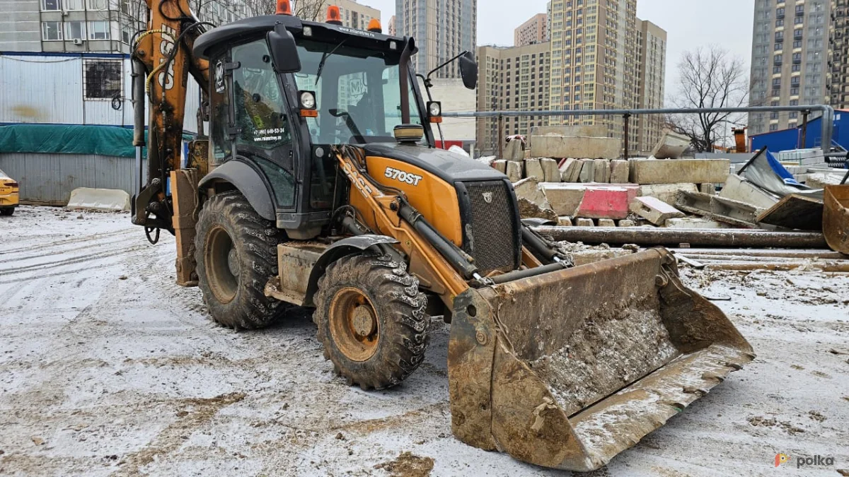 Возьмите Экскаватор-погрузчик CASE 570 ST напрокат (Фото 1) в Москве