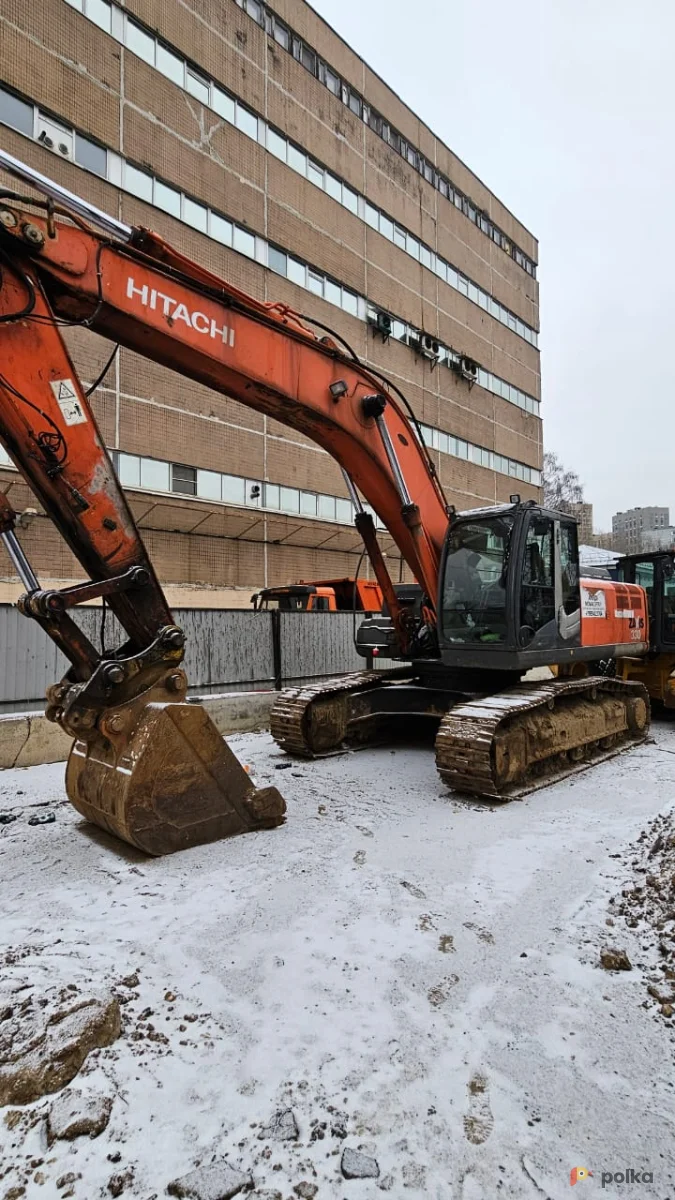 Возьмите Гусеничный экскаватор Hitachi ZX240H напрокат (Фото 1) в Москве