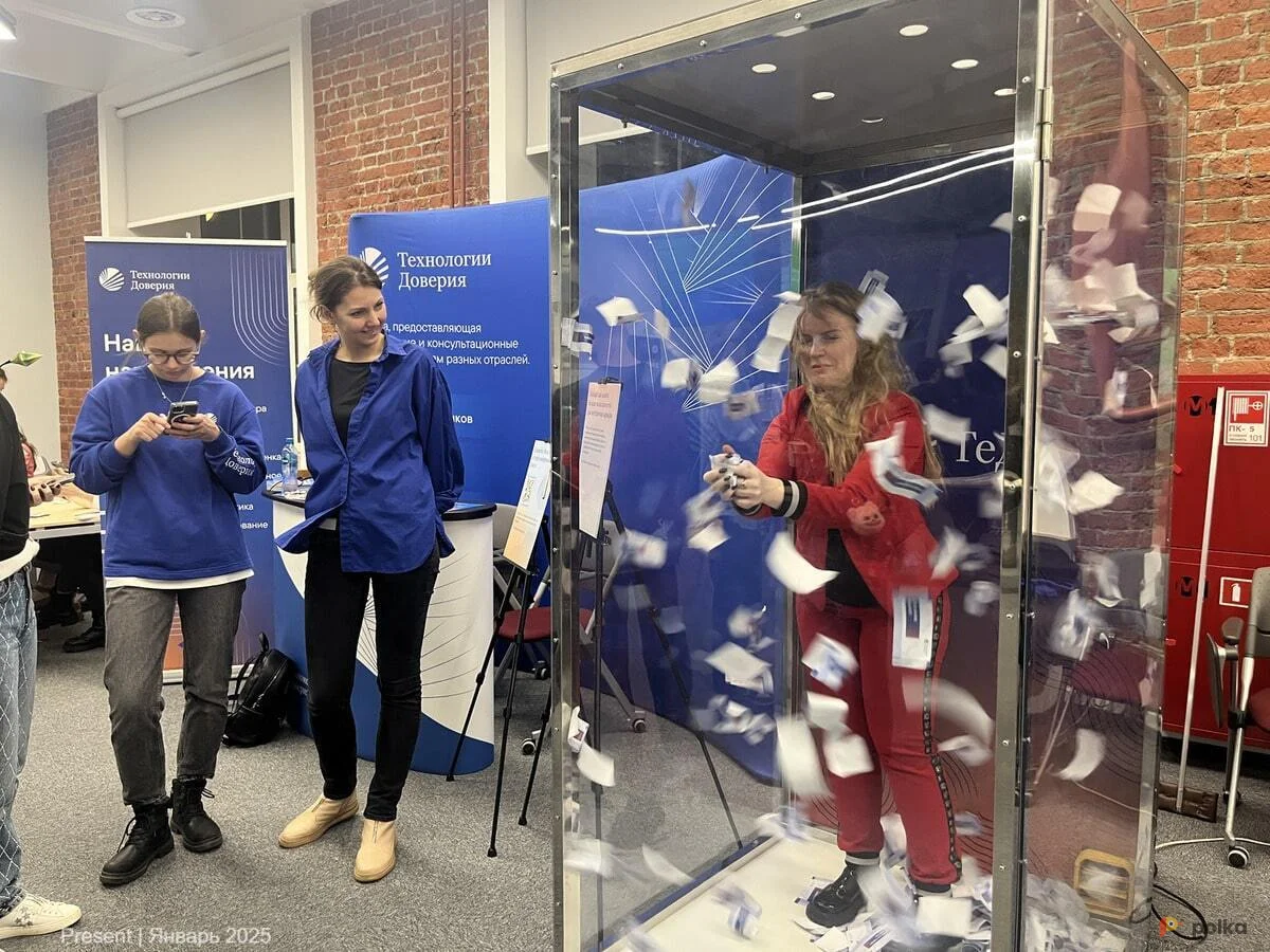 Возьмите Денежная кабина напрокат (Фото 1) в Москве