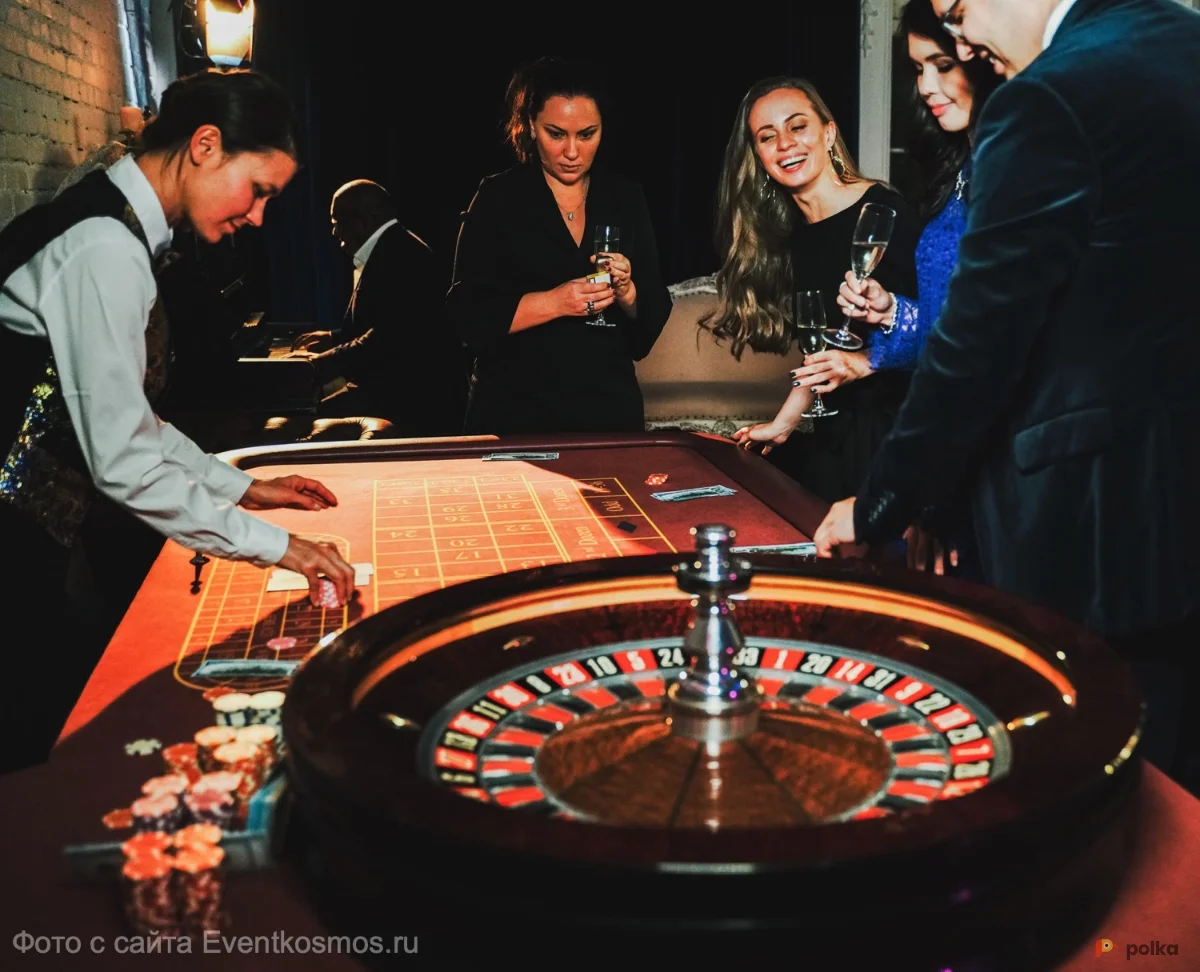 Возьмите Рулетка с бордовым сукном напрокат (Фото 1) в Москве