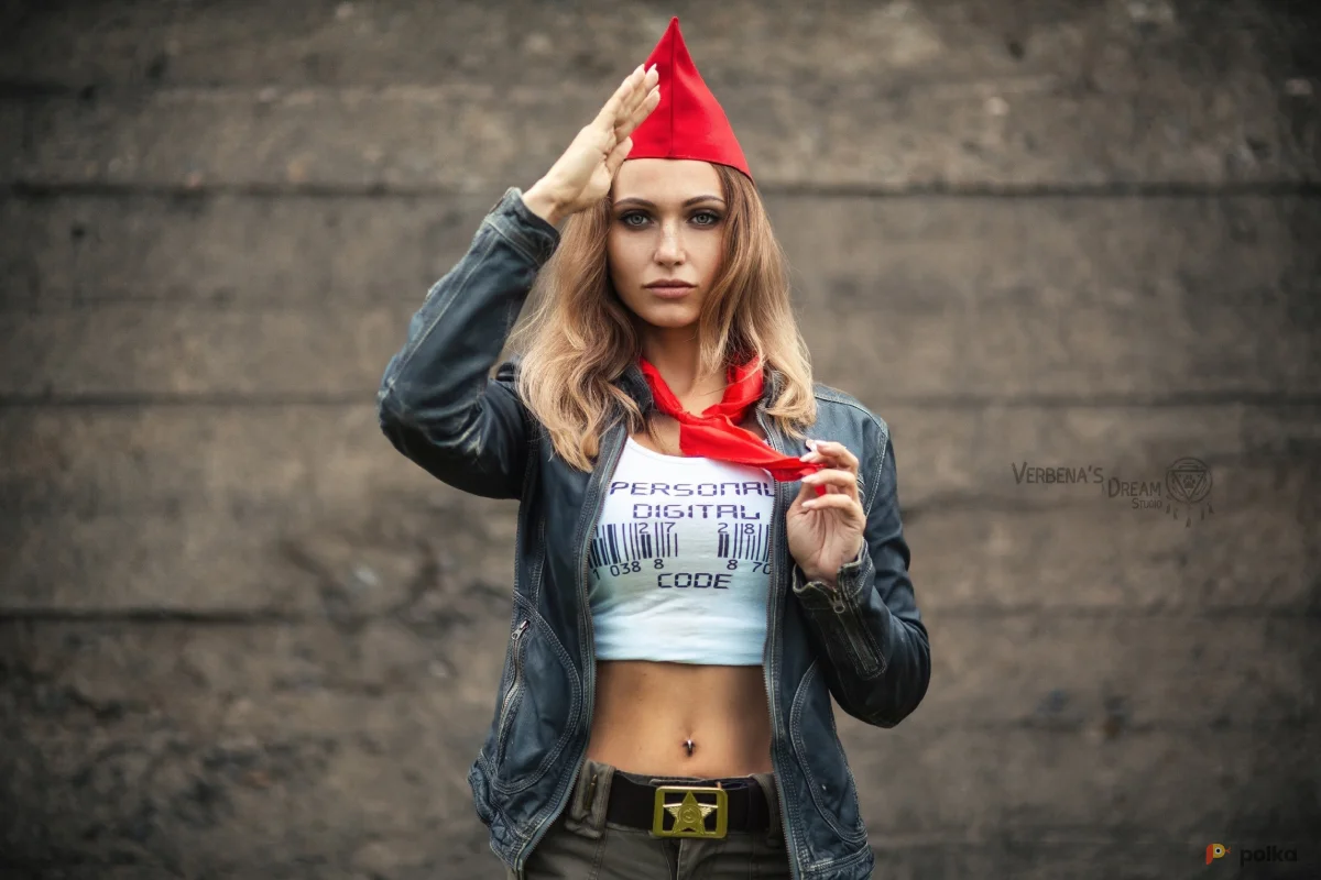 Возьмите Милитари постапокалипсис костюм Пионер Atomic Heart напрокат (Фото 1) в Москве