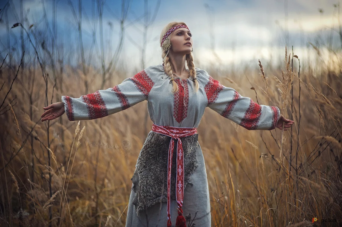 Возьмите Женский исторический славянский русский национальный костюм Вятичи напрокат (Фото 1) в Москве