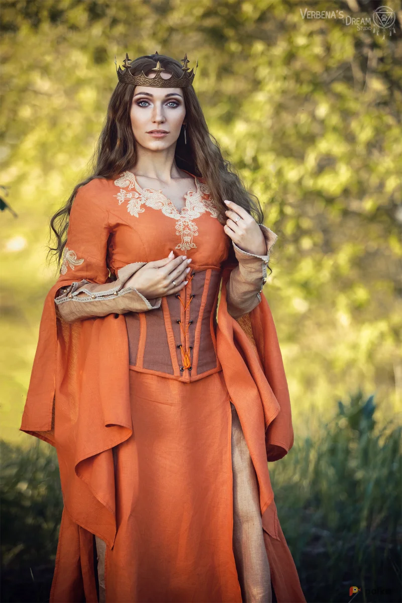 Возьмите Средневековый костюм царевны, принцессы, королевы напрокат (Фото 1) в Москве