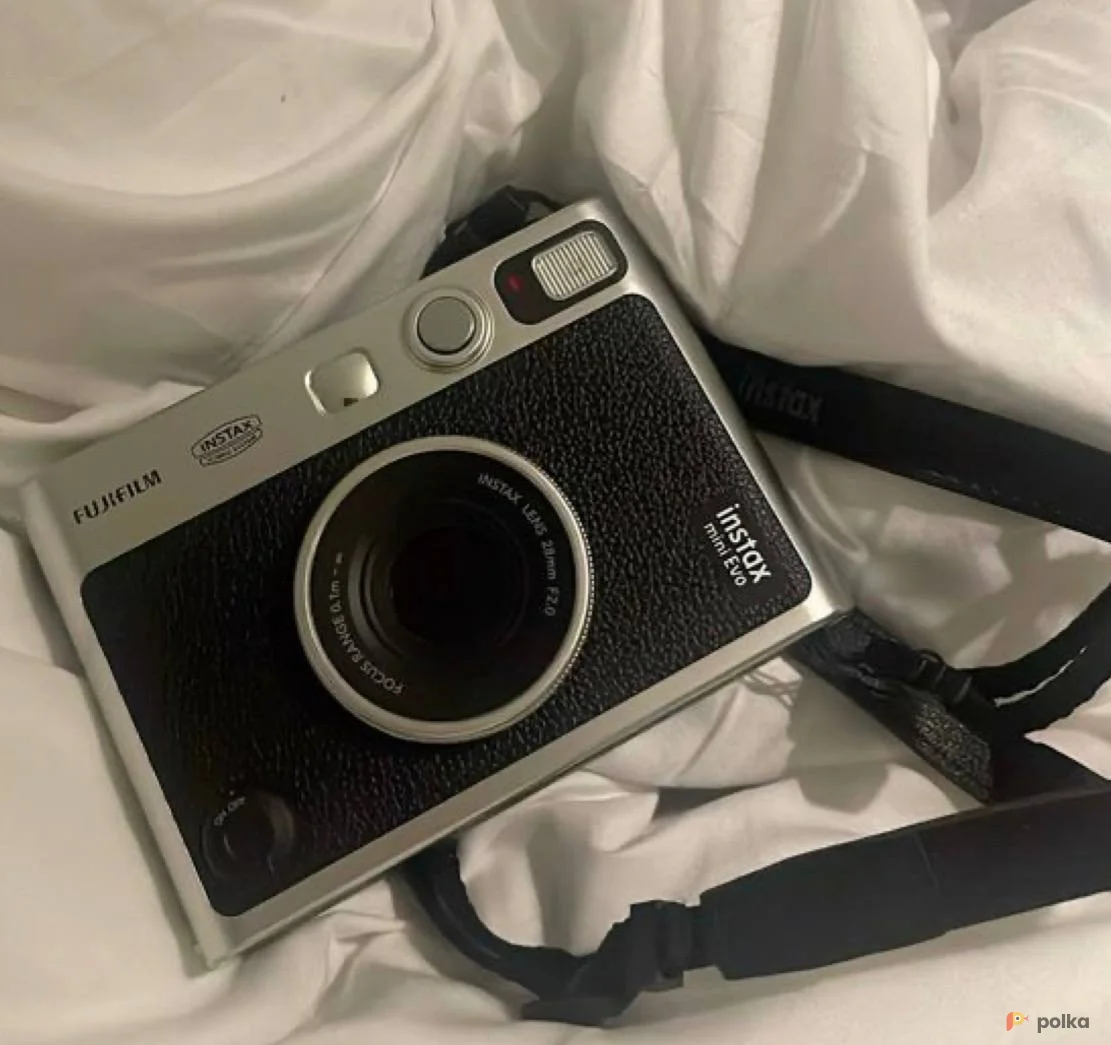 Возьмите Фотоаппарат моментальной печати Fujifilm Instax mini Evo Black напрокат (Фото 1) в Москве