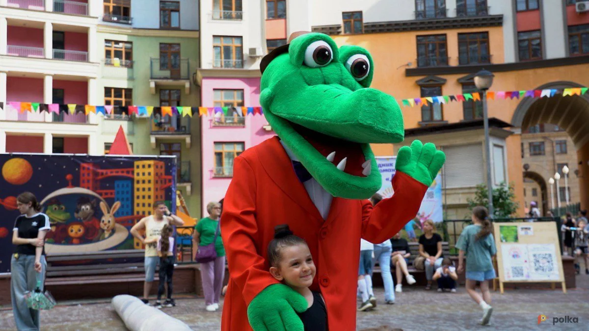 Возьмите Ростовая кукла Крокодил в пальто напрокат (Фото 1) в Москве