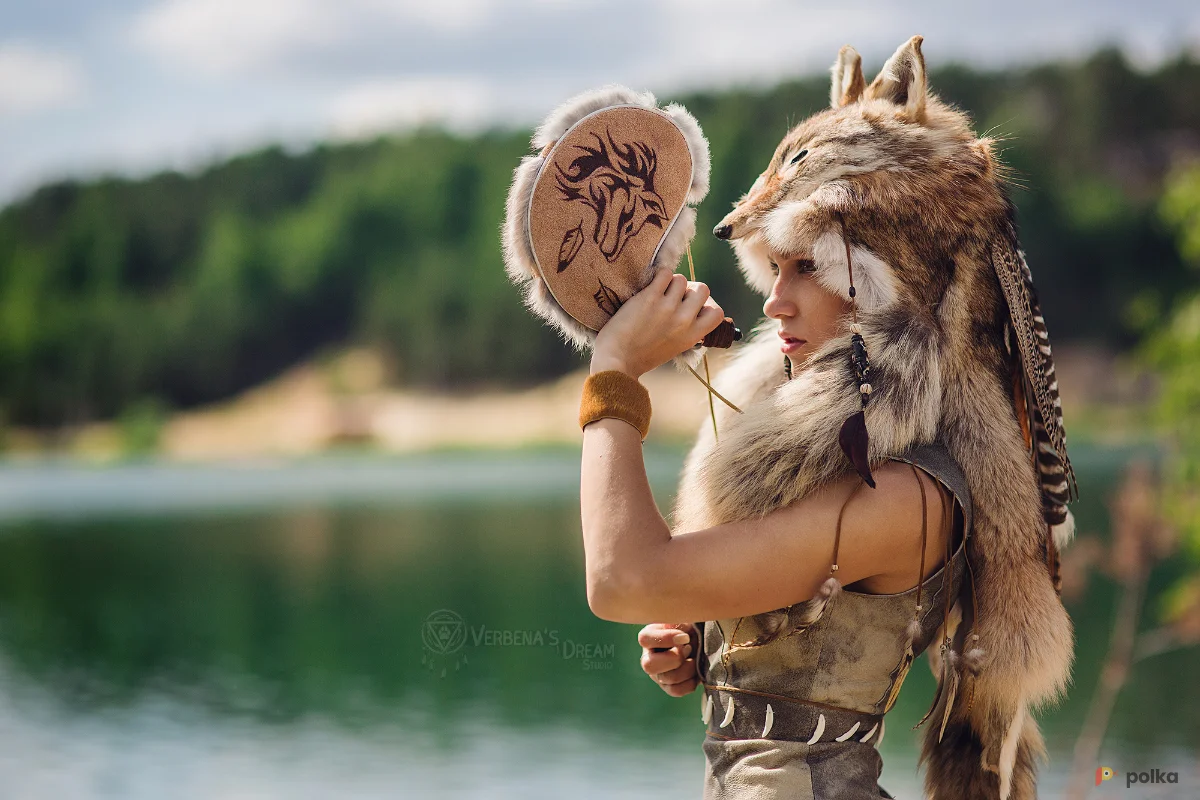 Возьмите Костюм шаманки друида койота кожаное платье и мех напрокат (Фото 1) в Москве