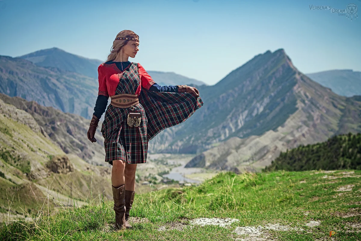 Возьмите Женский шотландский костюм килт клетка напрокат (Фото 1) в Москве