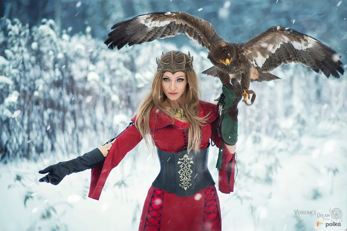 Возьмите средневековый костюм фэнтези королевы напрокат (Фото 1) в Москве