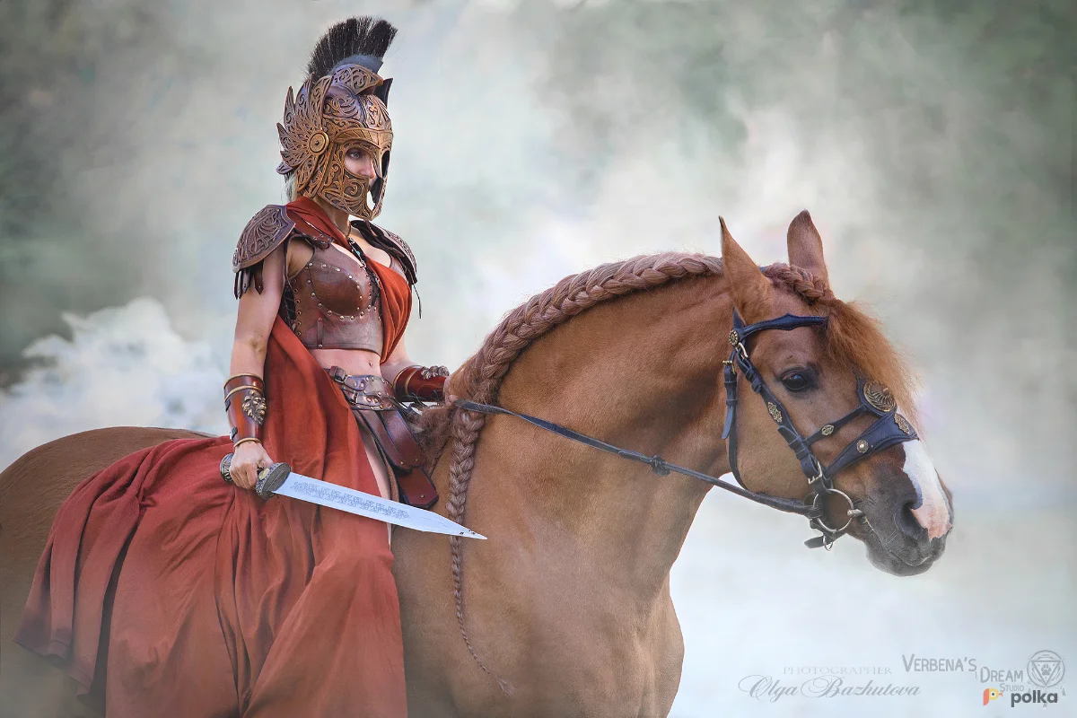 Возьмите Женский костюм античной богини афины гладиатора легионера амазонки воительницы напрокат (Фото 1) в Москве