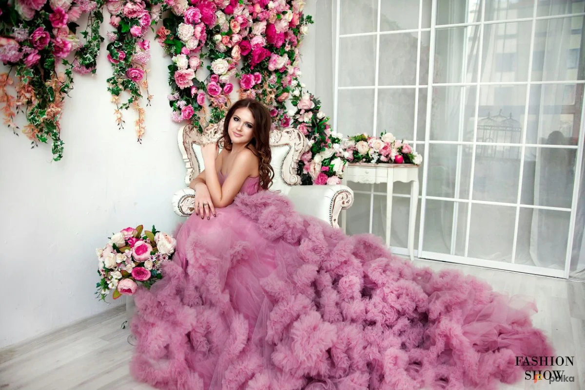 Возьмите  Пудровое облачное платье со шлейфом напрокат (Фото 1) в Москве