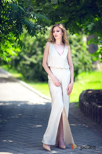 Возьмите Золотое вечернее платье с вырезом р.42,44,46 напрокат (Фото 1) в Москве