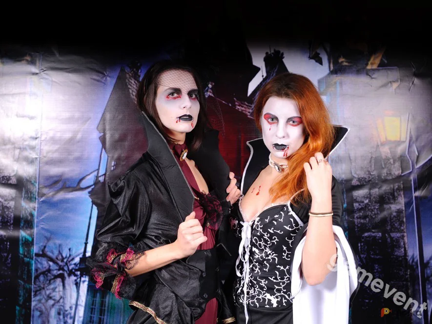 Возьмите Фото Уголок в Вампирской Тематике напрокат (Фото 1) в Москве