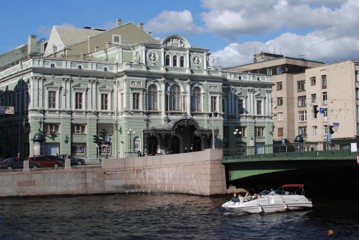 Возьмите Зеркальная камера Nikon D3000 с объективом Nikon 18-55  напрокат (Фото 1) в Москве