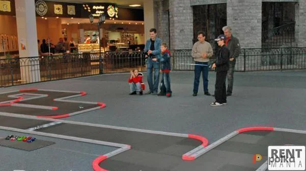 Возьмите Радиоуправляемые машинки с трассой 3 на 3 метра напрокат (Фото 1) в Москве