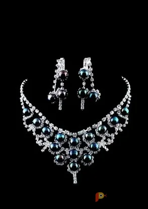 Возьмите Комплект Lulu frost vintage Pearl Crystal Set VTG напрокат (Фото 1) в Москве