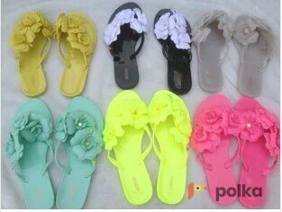 Возьмите Женские сланцы пляжные неоновые желтые напрокат (Фото 1) в Москве