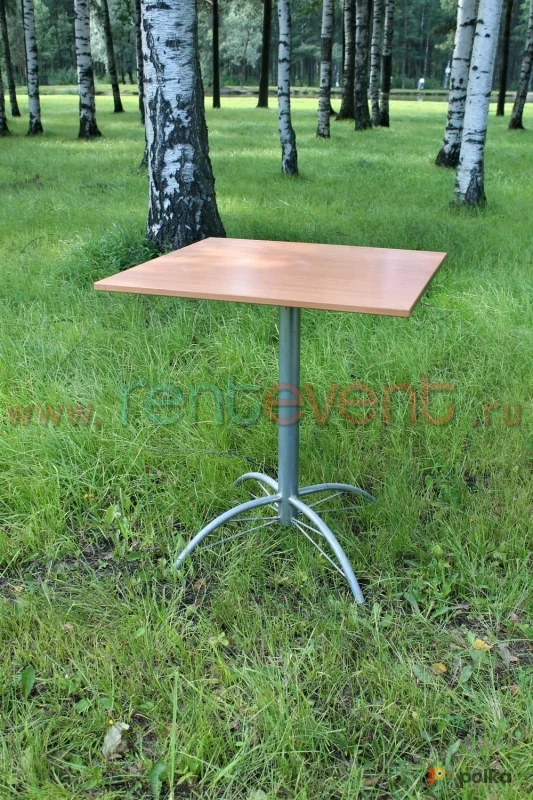 Возьмите Стол квадратный, 60х60 см, орех напрокат (Фото 1) в Санкт-Петербурге