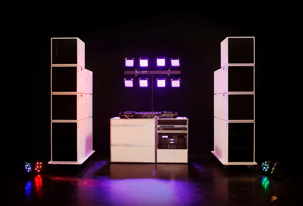 Возьмите Мобильный акустический комплекс TRACTRIX напрокат (Фото 1) в Санкт-Петербурге