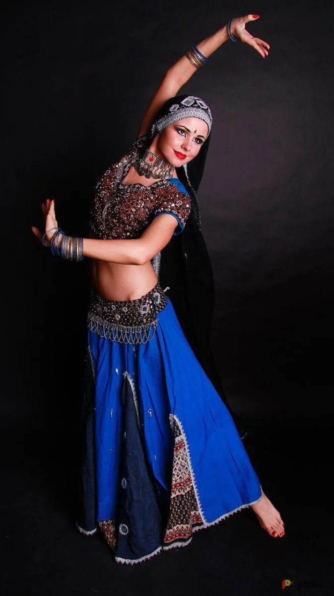 Возьмите Индийский женский костюм "Гопи-дресс" или "Лехенга-чоли" напрокат (Фото 1) в Москве