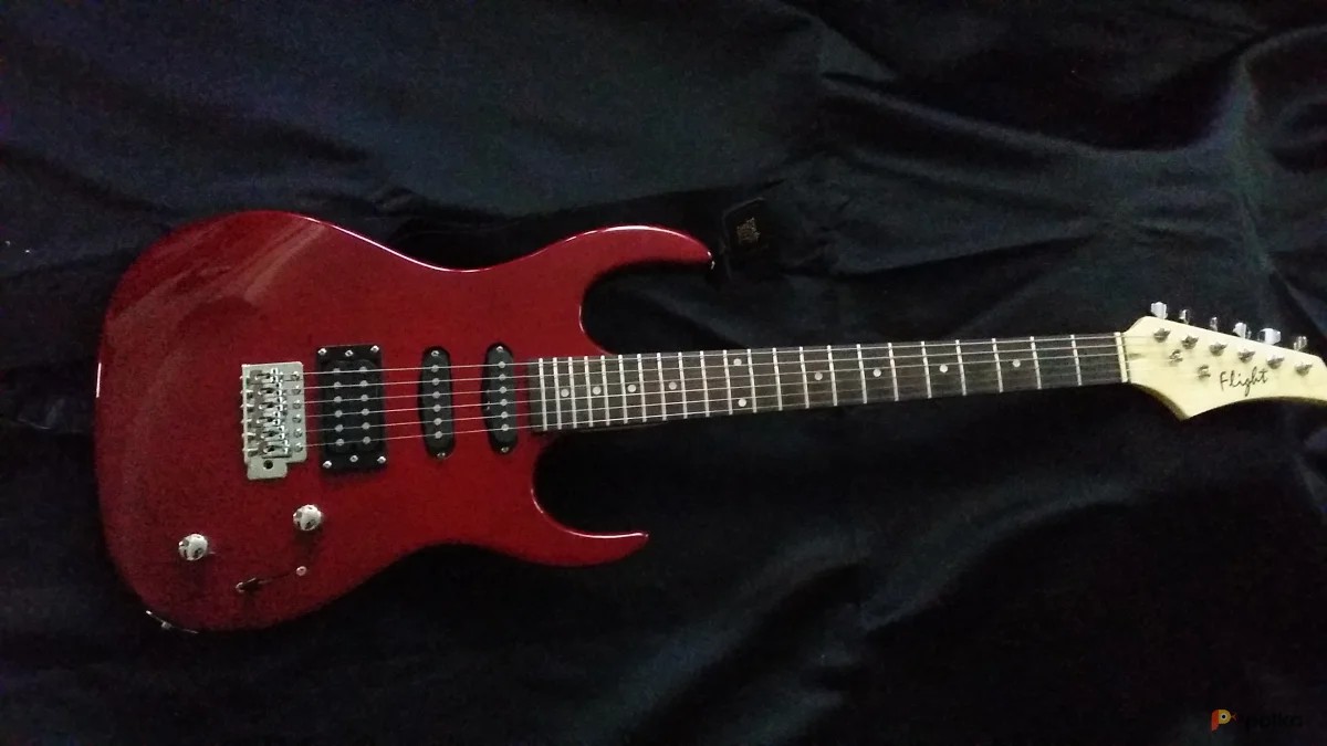 Возьмите Электрогитара  напрокат (Фото 1) в Москве