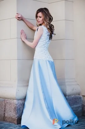 Возьмите Вечернее платье со шлейфом и кружевной отделкой напрокат (Фото 1) в Москве