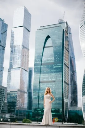 Возьмите Изящное расшитое паетками вечернее платье  напрокат (Фото 1) в Москве