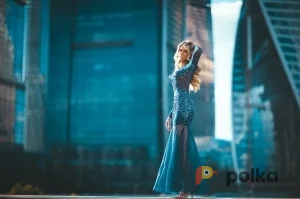 Возьмите Закрытое платье с прозрачной юбкой и вставками напрокат (Фото 1) в Москве