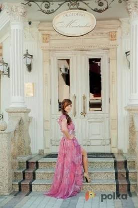 Возьмите Розовое платье оригинальной расцветки с геометричным поясом напрокат (Фото 1) в Москве