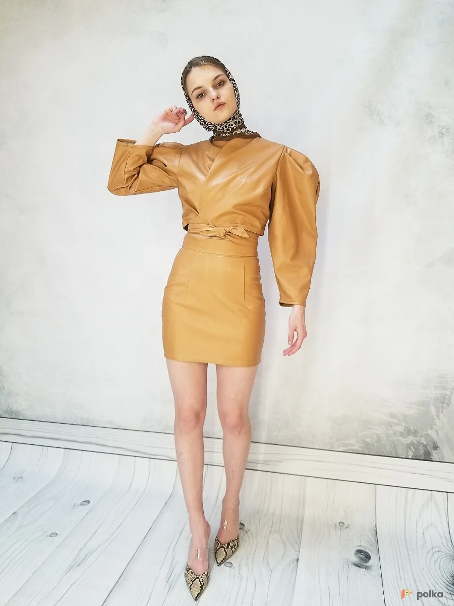 Возьмите Рубашка + юбка из эко-кожи напрокат (Фото 1) в Москве