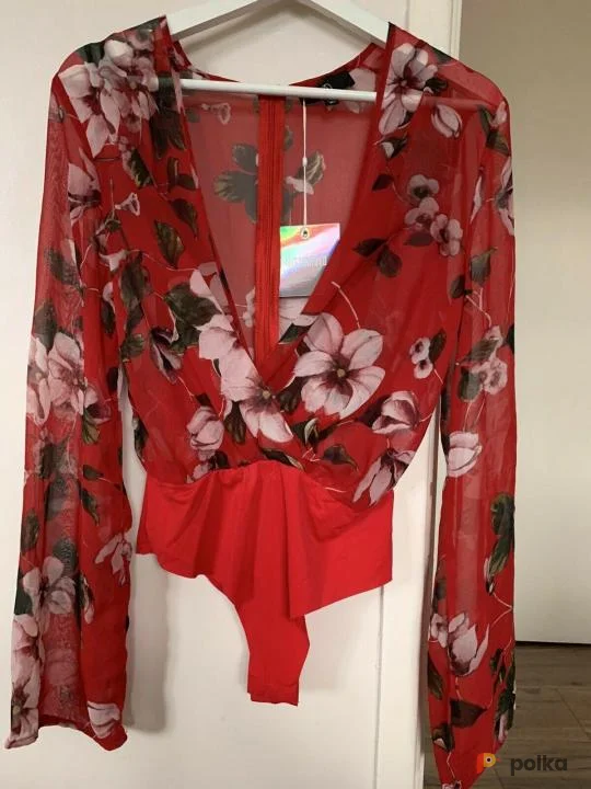 Возьмите Блузка боди женская цветочная красная с цветами напрокат (Фото 1) в Москве